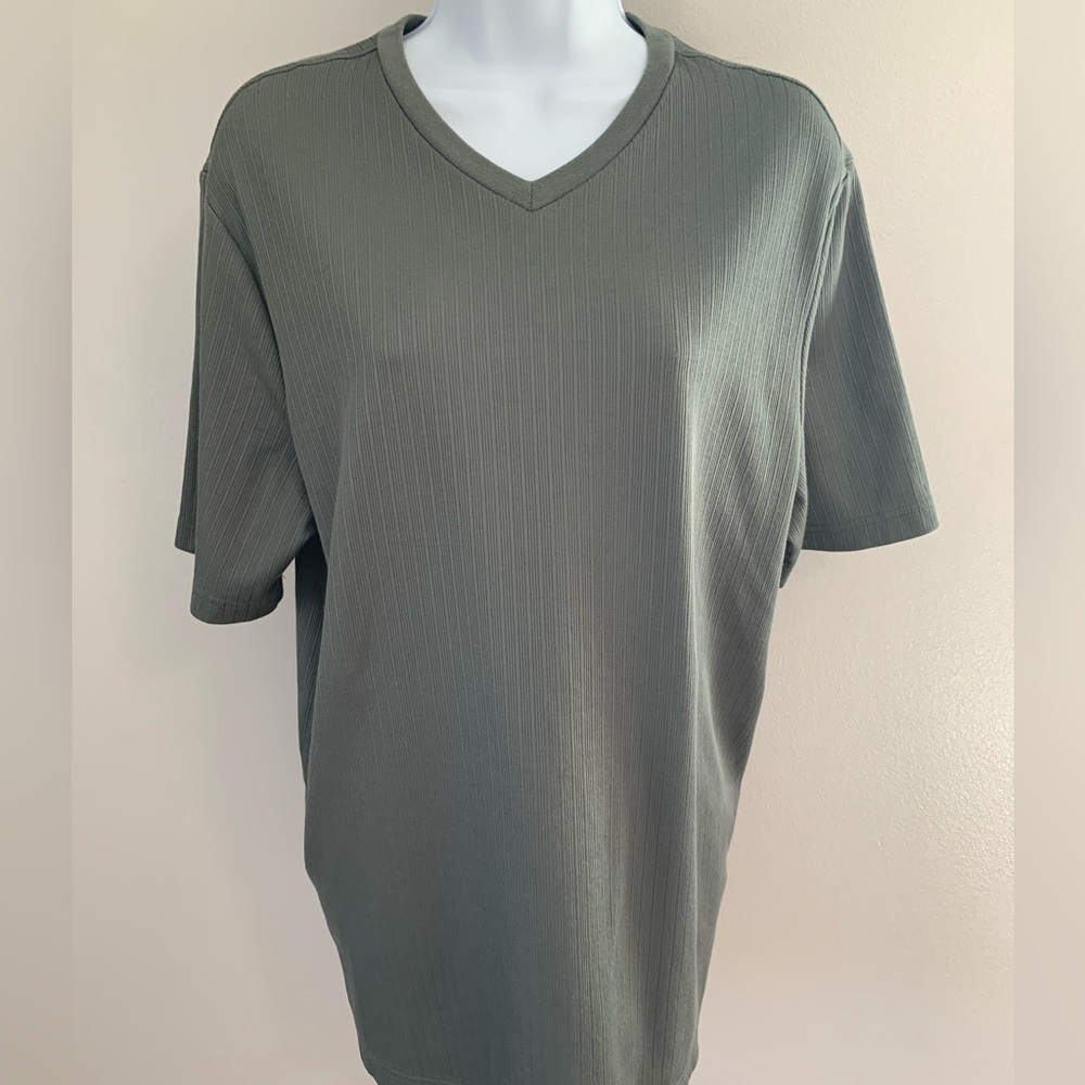 Croft & Barrow Men's V-Neck Short Sleeve Shirt - Olive Green
